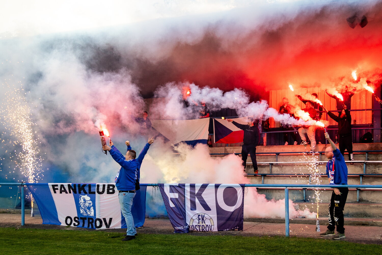 FK Ostrov – FC Slavia Karlovy Vary – Bild 9