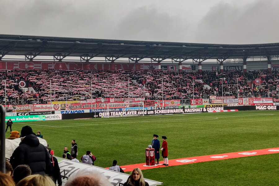 Hallescher FC – FC Erzgebirge Aue – Bild 4