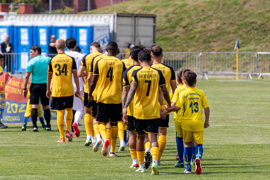 SV Fortschritt Lunzenau – SG Dynamo Dresden – Bild 4