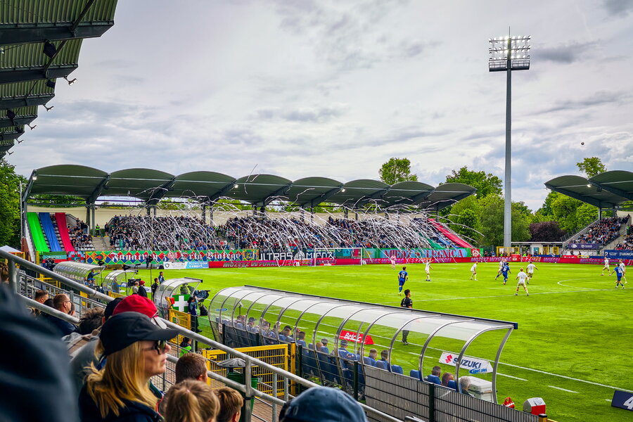 Miedź Legnica – Ruch Chorzów – Bild 2