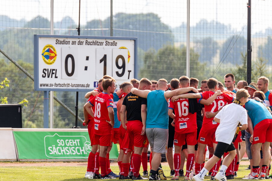 SV Fortschritt Lunzenau – SG Dynamo Dresden – Bild 8