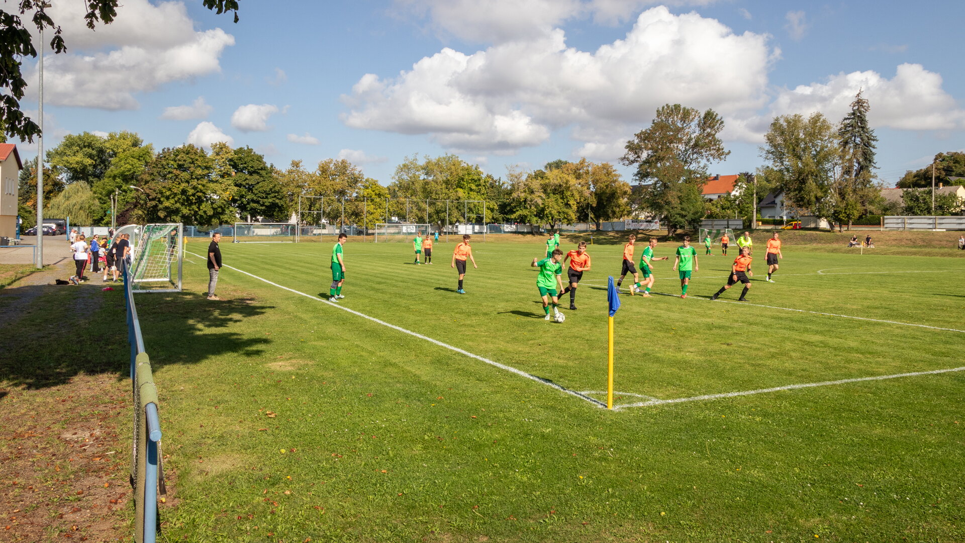 Sportplatz am Elbufer