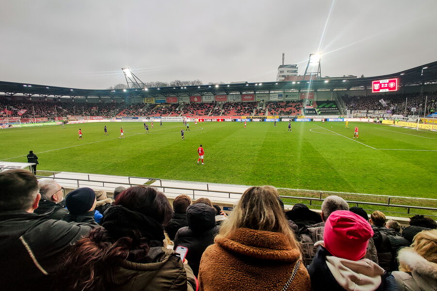 Hallescher FC – FC Erzgebirge Aue – Bild 8