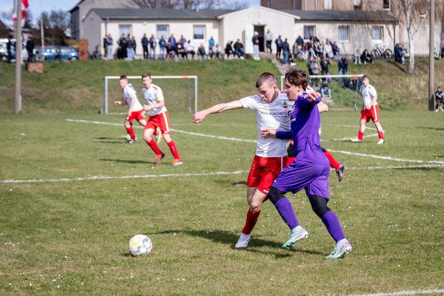 SpG Röderau-Bobersen / Gohlis / Kreinitz U19 – TuS Weinböhla U19 – Bild 19