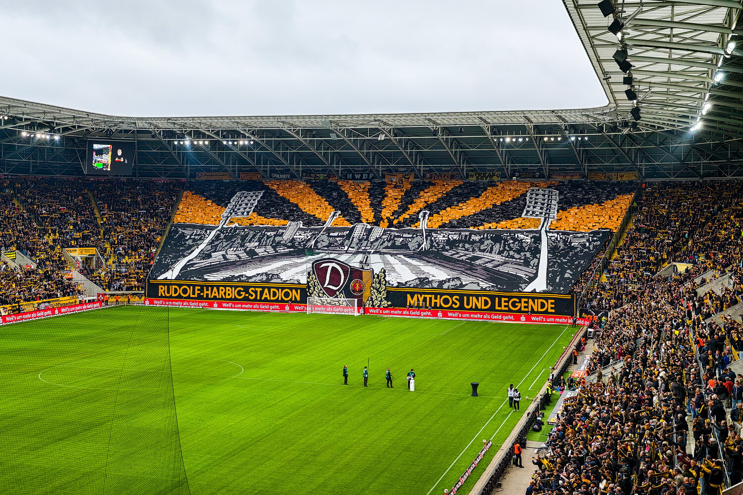 SG Dynamo Dresden – 1. FC Magdeburg – Bild 1